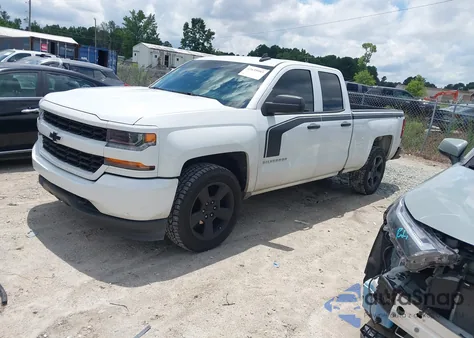 2018 Chevrolet Silverado 1500 Custom z USA, uszkodzony, nr VIN 1GCVKPEC2JZ250445